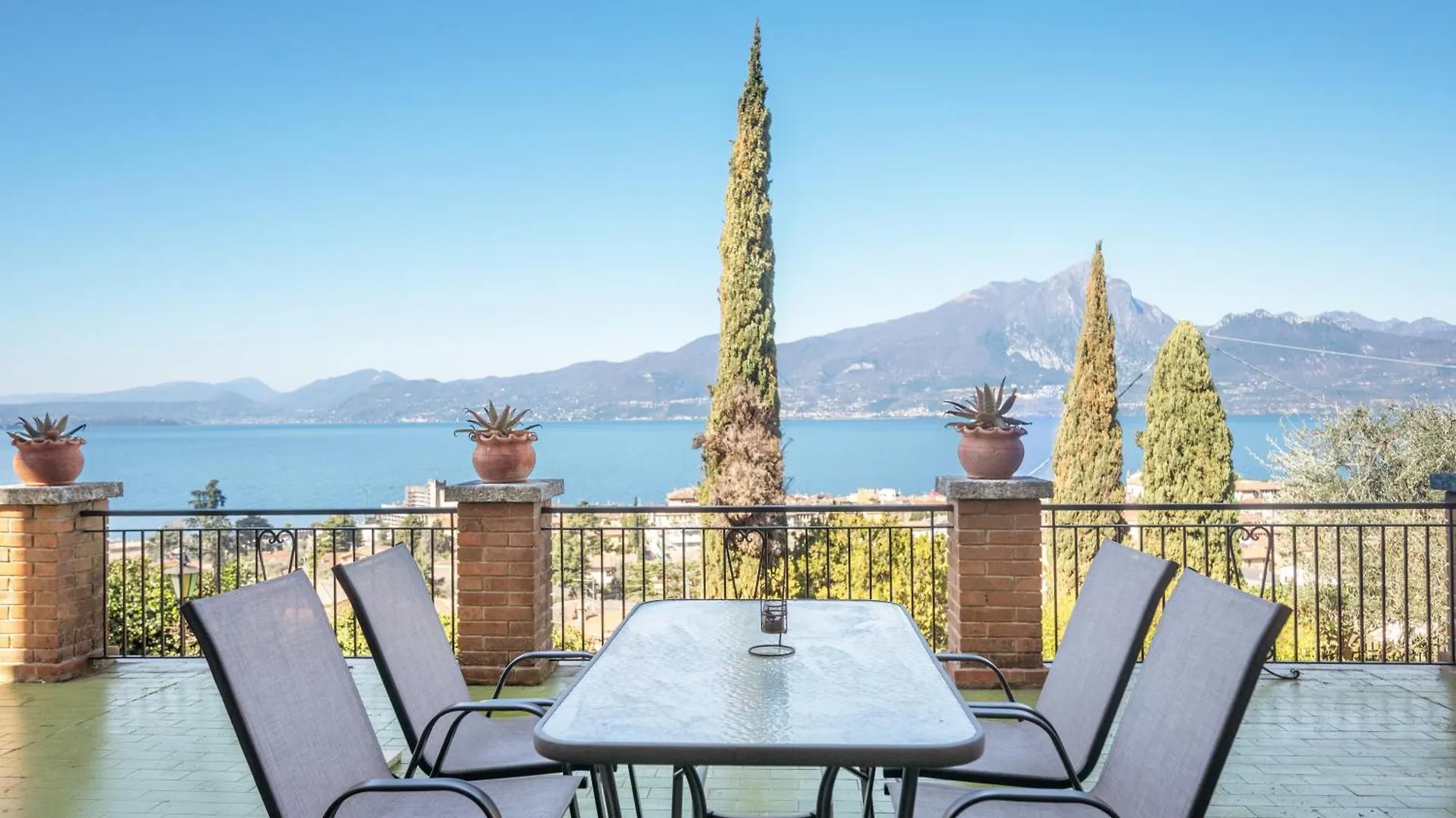 Villa Maria Lake View, A Due Passi Dal Centro Con Parcheggio Italy